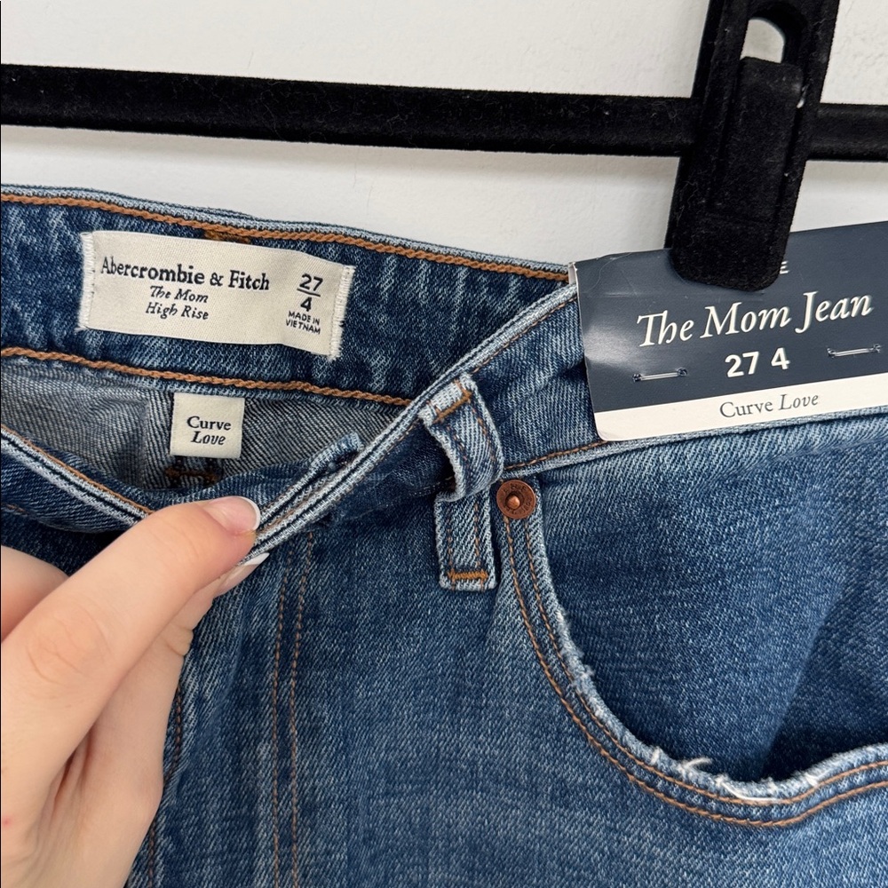 Abercrombie & Fitch NWT The Mom Jean, High Rise Curve Love - Size 27/4 - Picture 4 of 7